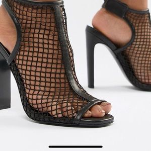 Fishnet peep toe
